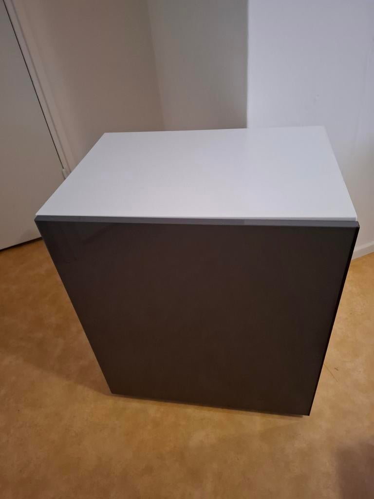 Compacte kast met twee planken - Ideaal voor opslag, Huis en Inrichting, Kasten | Overige, Ophalen of Verzenden, Gebruikt