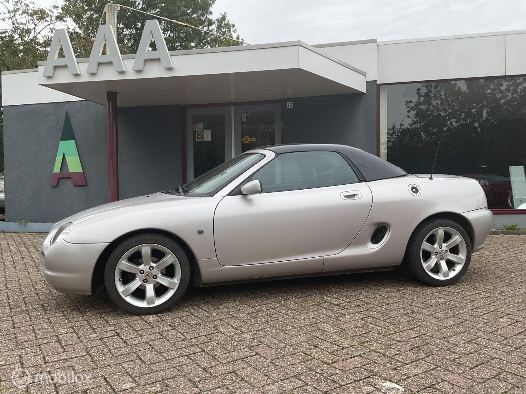 MG F 1.8i Top conditie en compleet!, Auto's, 13 km/l, Dealer onderhouden, Achterwielaandrijving, Zwart