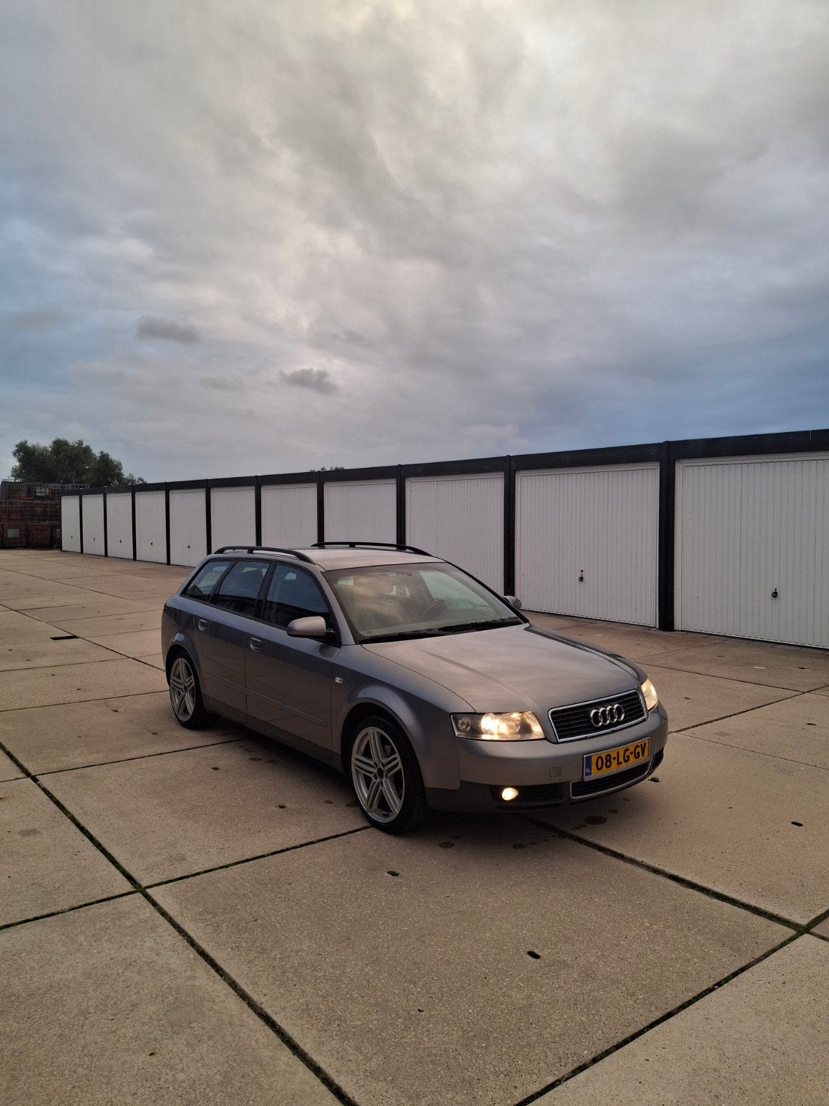 Audi A4| 2.0 Avant| Verse APK| Airco ijskoud| Veel onderhoud, Voorwielaandrijving, Stof, 1340 kg, 4 cilinders