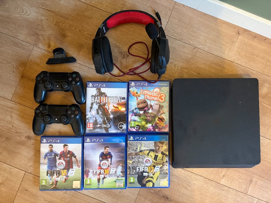 PS4 Slim (500GB) + 2 controllers, headset en 5 games, Ophalen, Met 2 controllers, Slim, Gebruikt