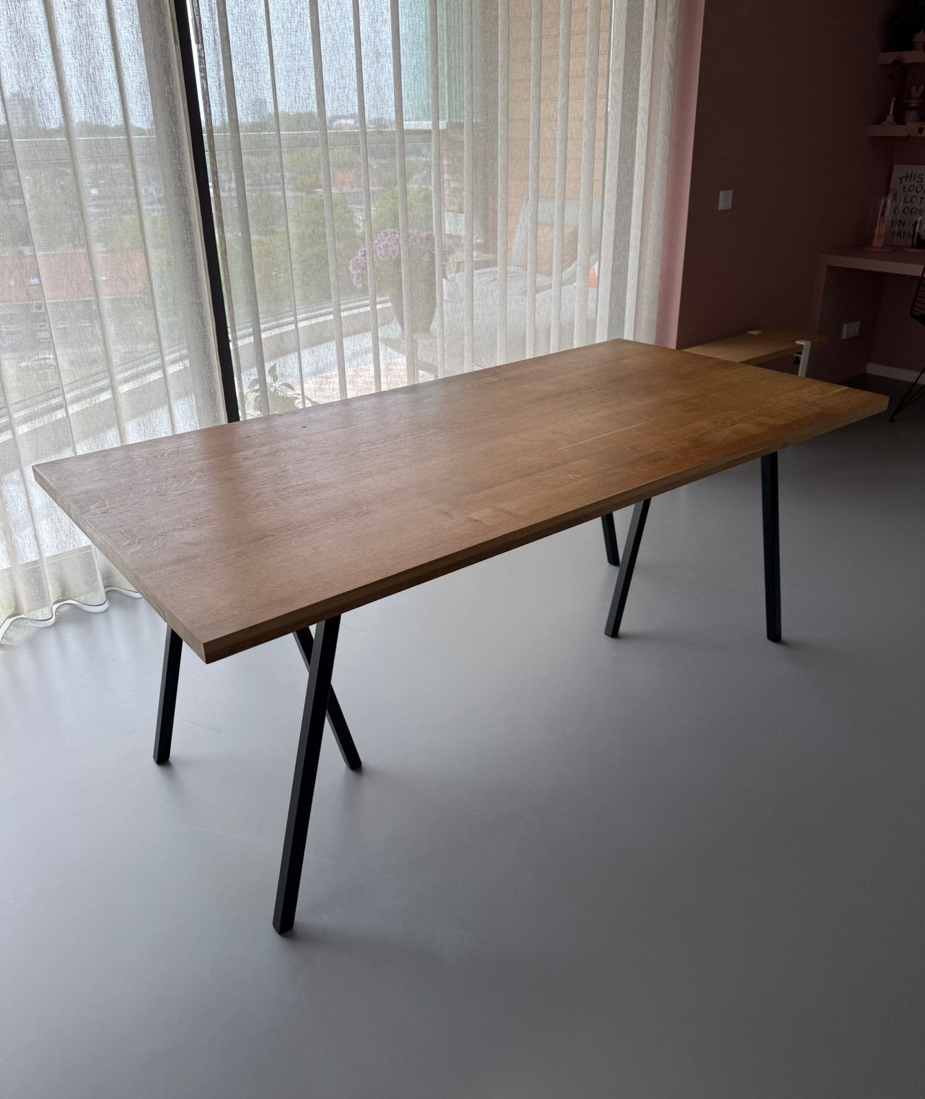 Eettafel met Hay Loop Stand onderstel en houten blad, Huis en Inrichting, Ophalen, Gebruikt, 50 tot 100 cm, 150 tot 200 cm
