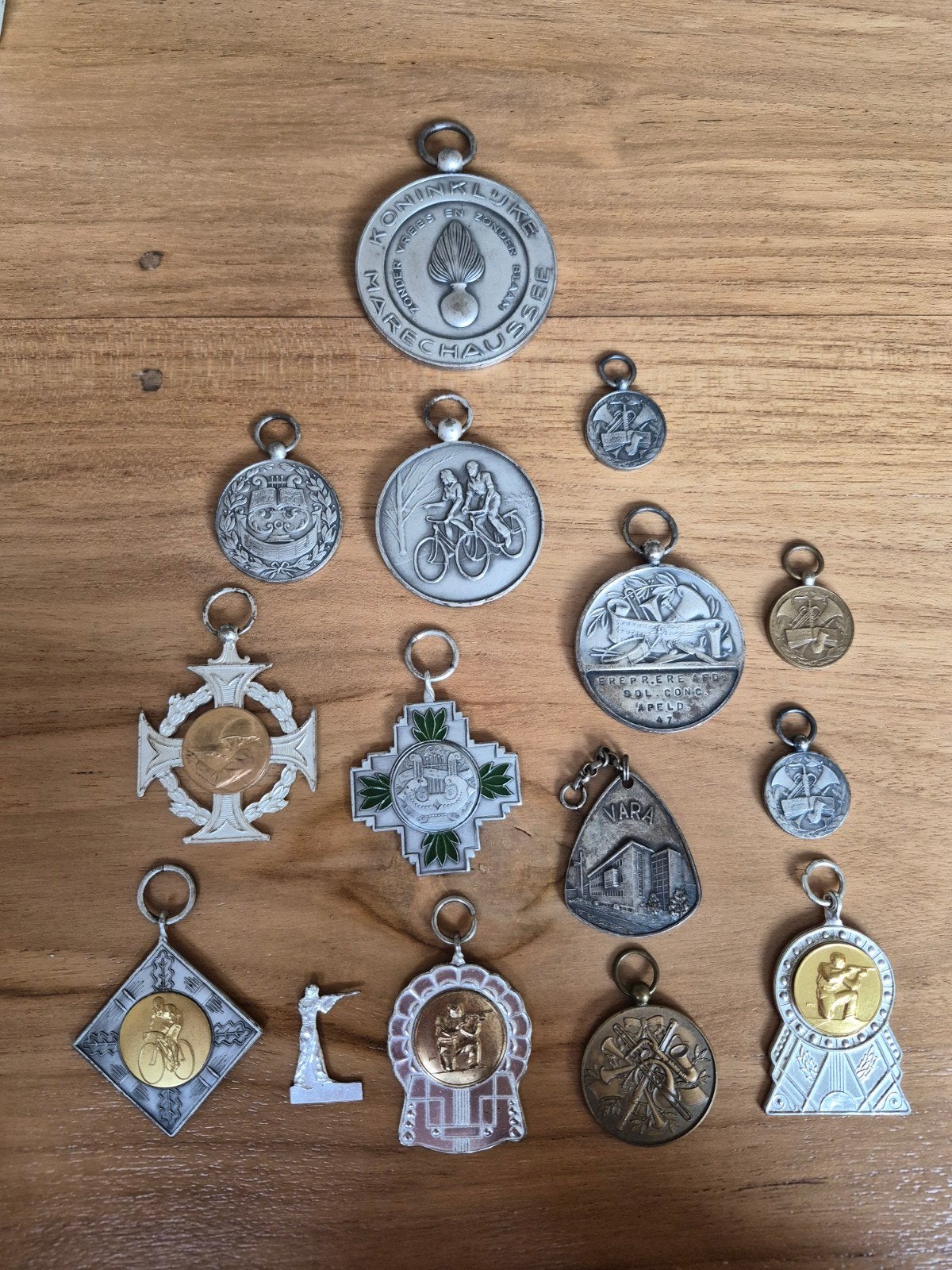 Oude medailles 1947 - 1968, Ophalen of Verzenden, Sieraad