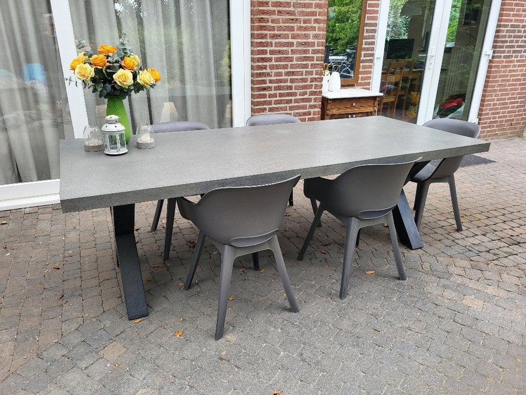 tuintafel met betonnen blad met vijf kuipstoeltjes, Tuin en Terras, Tuintafels, Gebruikt, Rechthoekig, Overige materialen, Ophalen