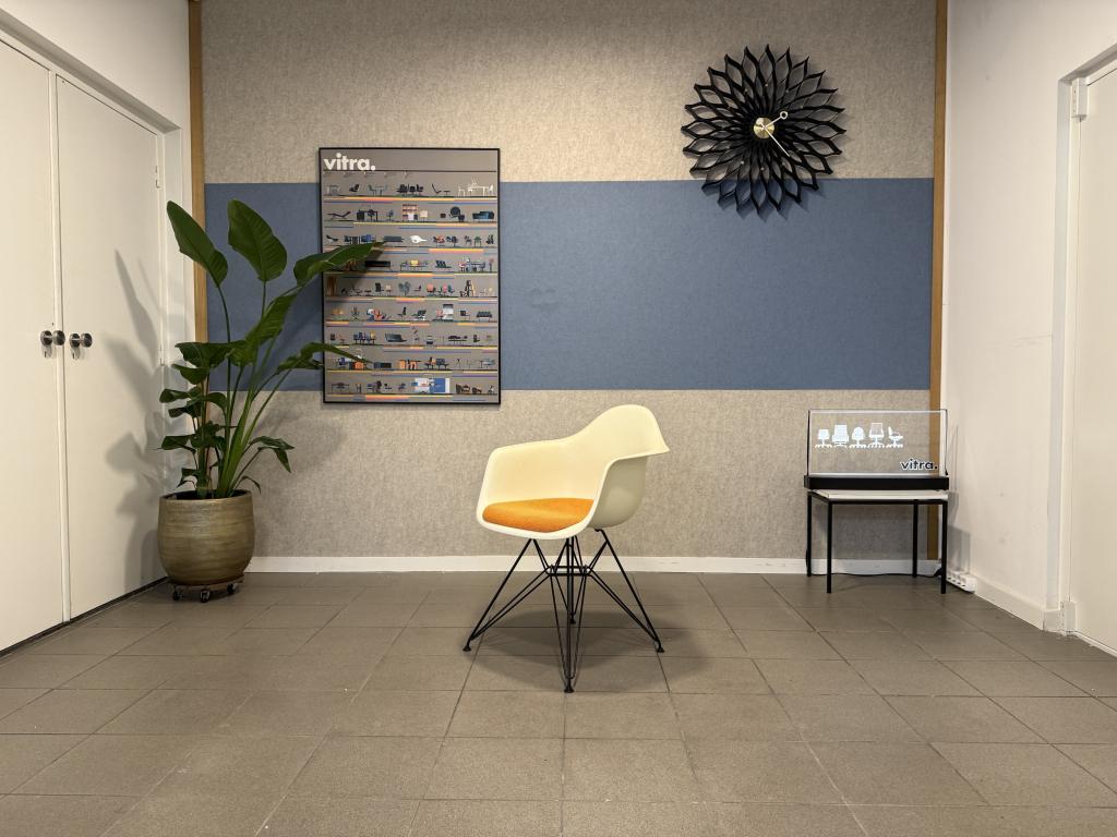 Vitra | Eames | DAR | Wit – Geel Zitkussen | 4x, Huis en Inrichting, Stoelen, Gebruikt, Vijf, Zes of meer stoelen, Kunststof, Metaal