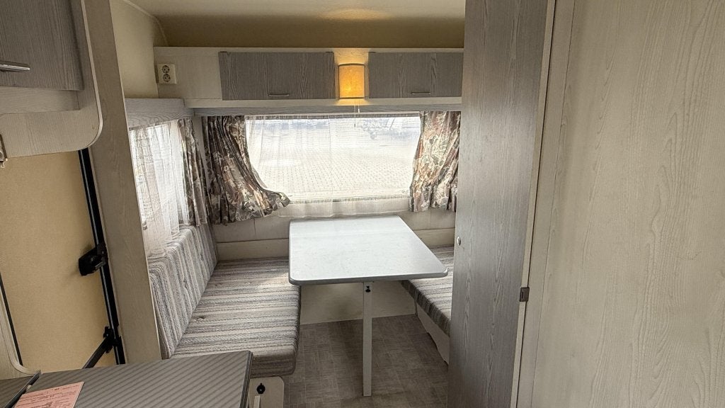 Home-Car Confort 42 bouwjaar 1991 met voortent en luifel, Caravans en Kamperen, Caravans, Bedrijf, 4 tot 5 meter, 500 - 750 kg