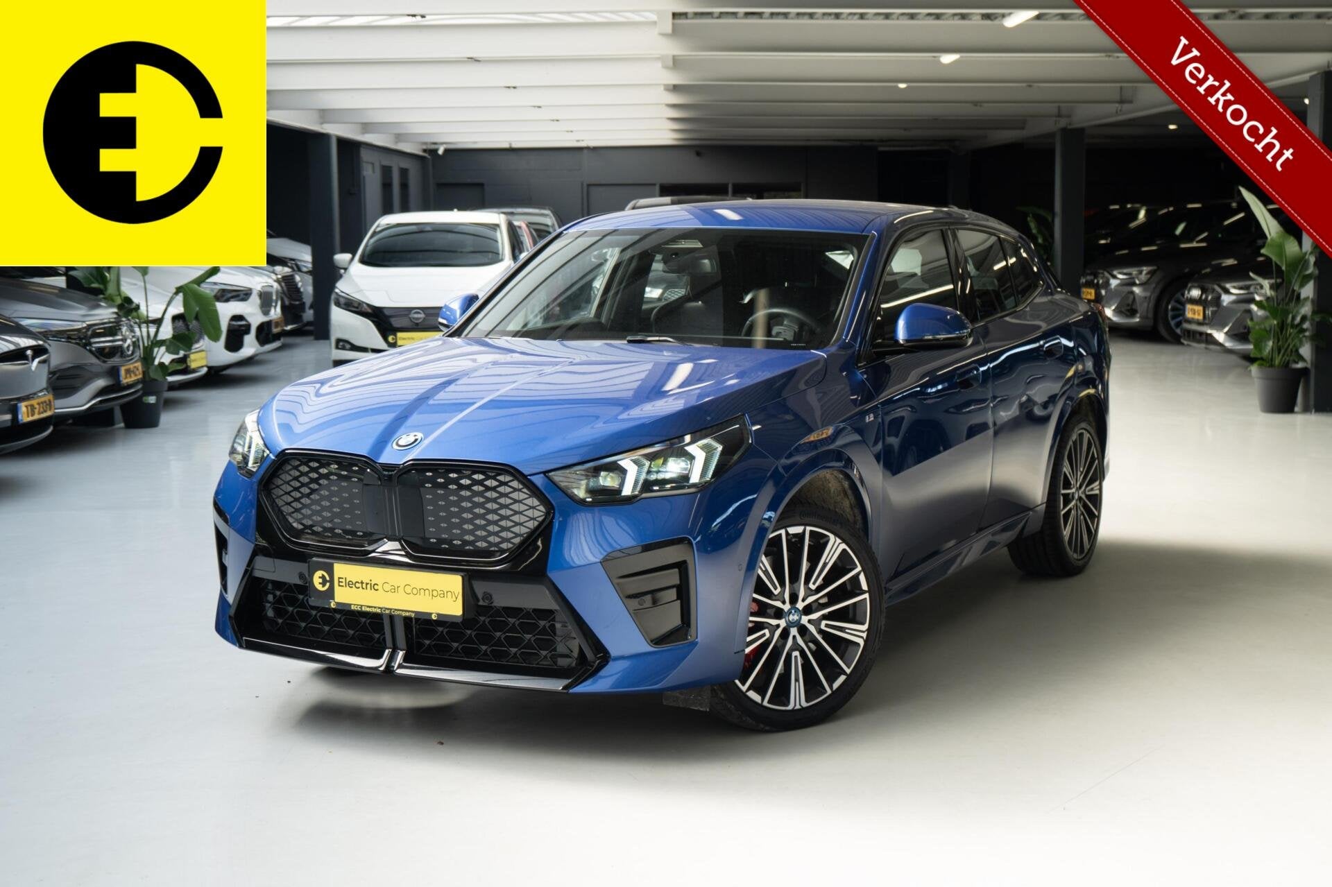BMW iX2 eDrive20 67 kWh | 96,9% SOH | Alcantara stoelen | Ca, Auto's, Zwart, Blauw, 67 kWh, 204 pk