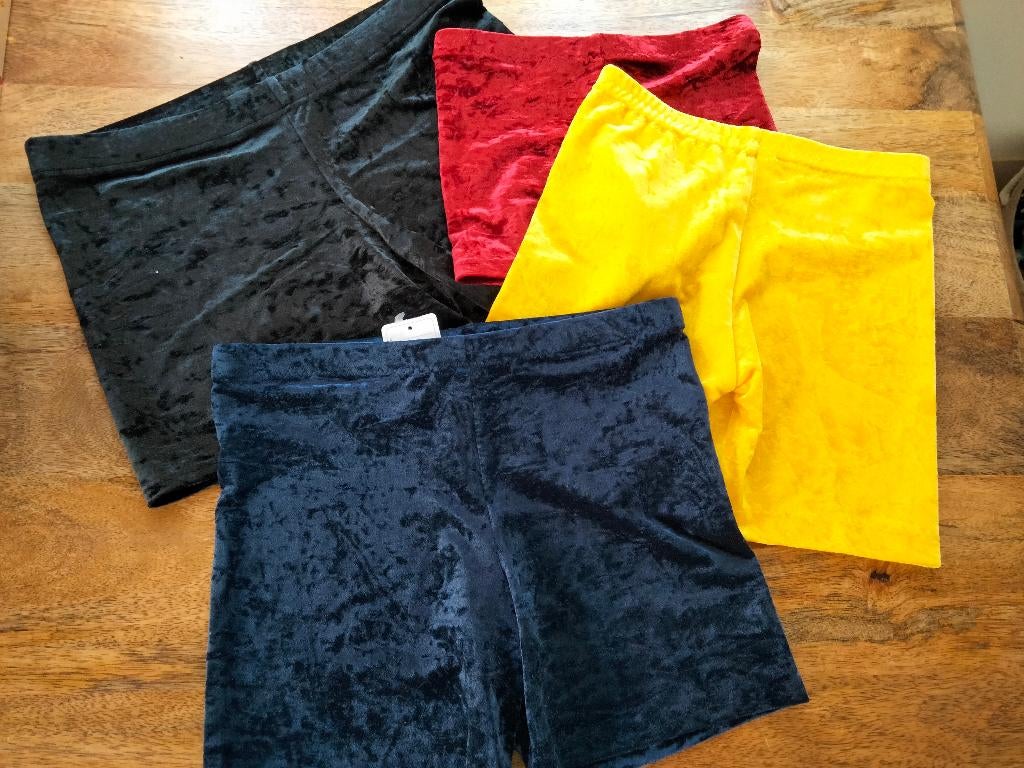 Turnbroekjes/turnbroekje velours diverse maten (3), Sport en Fitness, Turnen, Ophalen of Verzenden, Nieuw, Turnpak(je)