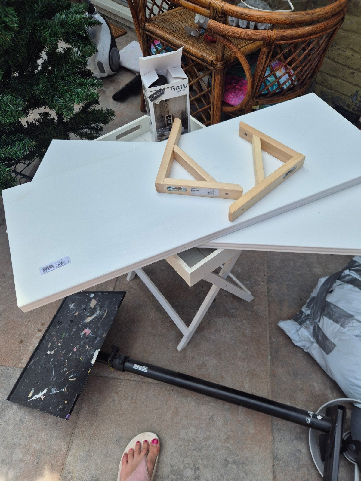 3 IKEA bergshult witte planken, inclusief planken dragers, Huis en Inrichting, Tafels | Eettafels, Zo goed als nieuw, Minder dan 50 cm