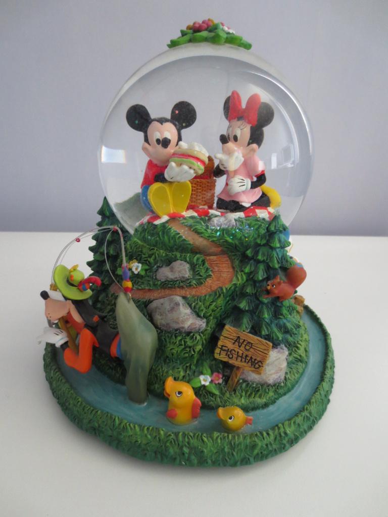 Disney Snow-Globe Fabulous 5 Picnic Itemnr.205053000029, Verzamelen, Ophalen of Verzenden, Mickey Mouse, Zo goed als nieuw, Overige typen