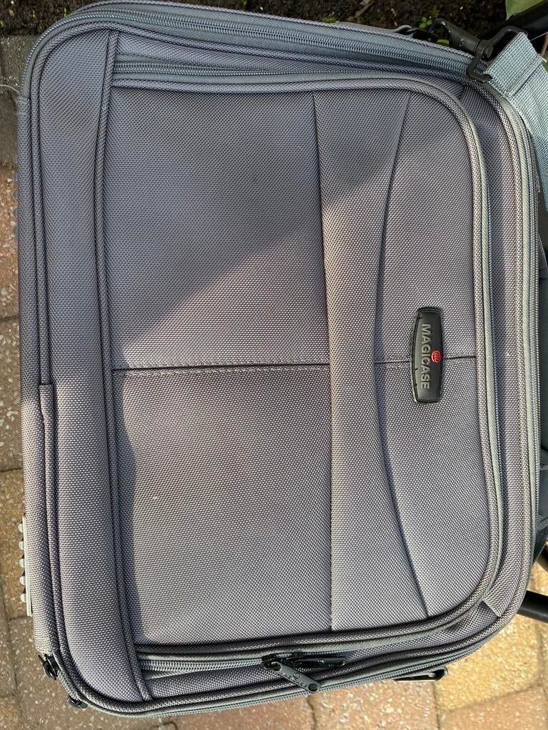 Set van twee laptoptassen, Computers en Software, Laptoptassen, Ophalen of Verzenden, 17 inch of meer, Zo goed als nieuw