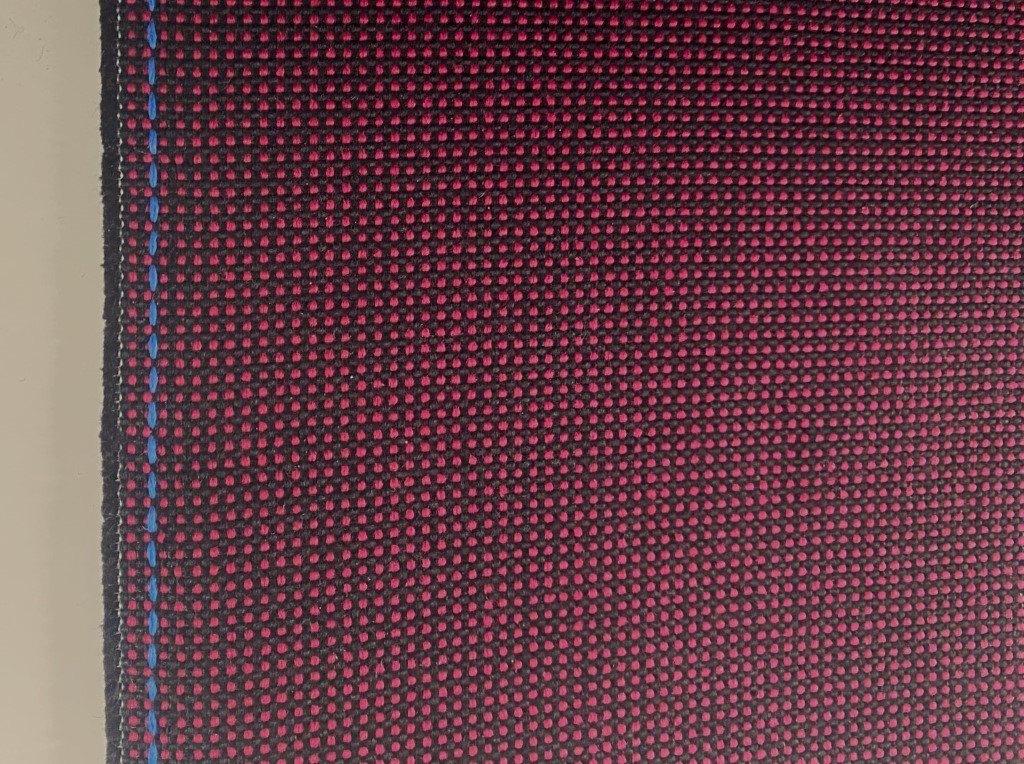 Kvadrat Pro; fuchsia+zwart; 8 meter meubelstof; NU 45€ p.m., Overige materialen, 120 cm of meer, Ophalen of Verzenden, Roze