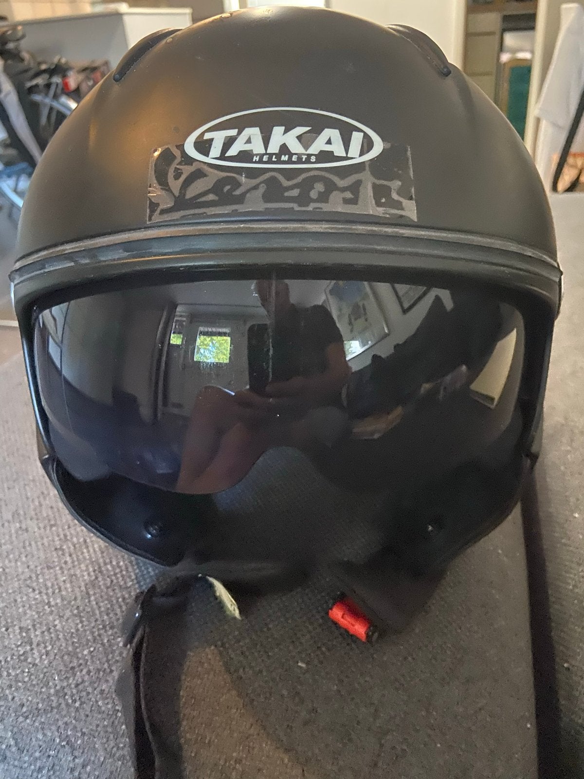 Takai motorhelm maat M, mat zwart met Red Bull sticker, M, Heren, Jethelm, Tweedehands