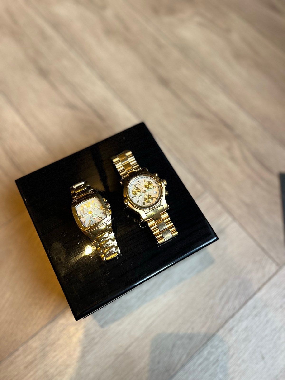 Twee goudkleurig polshorloges van Newton Sons, Overige merken, Overige materialen, Verzenden, Polshorloge
