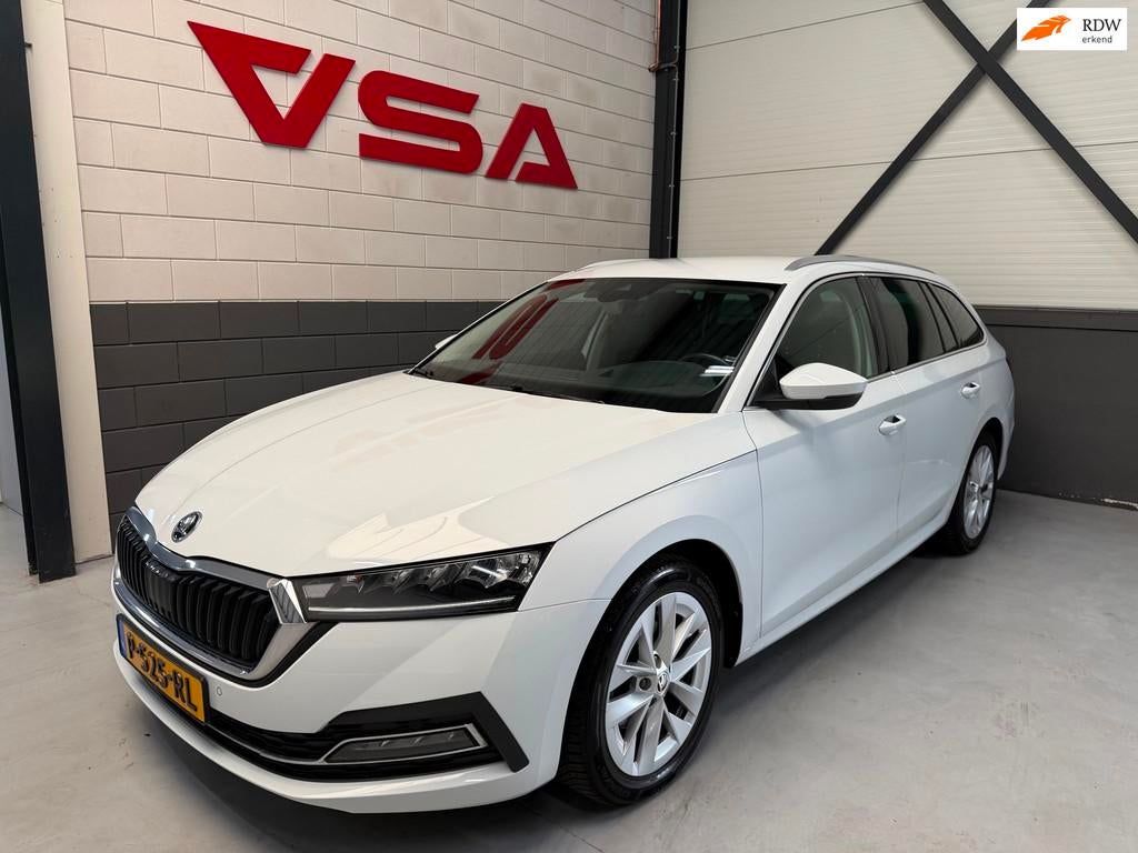 Skoda Octavia Combi 1.0 e-TSI Business Edition Plus|Head-up, Stof, Gebruikt, Automatische klimaatregeling, Met garantie (alle)