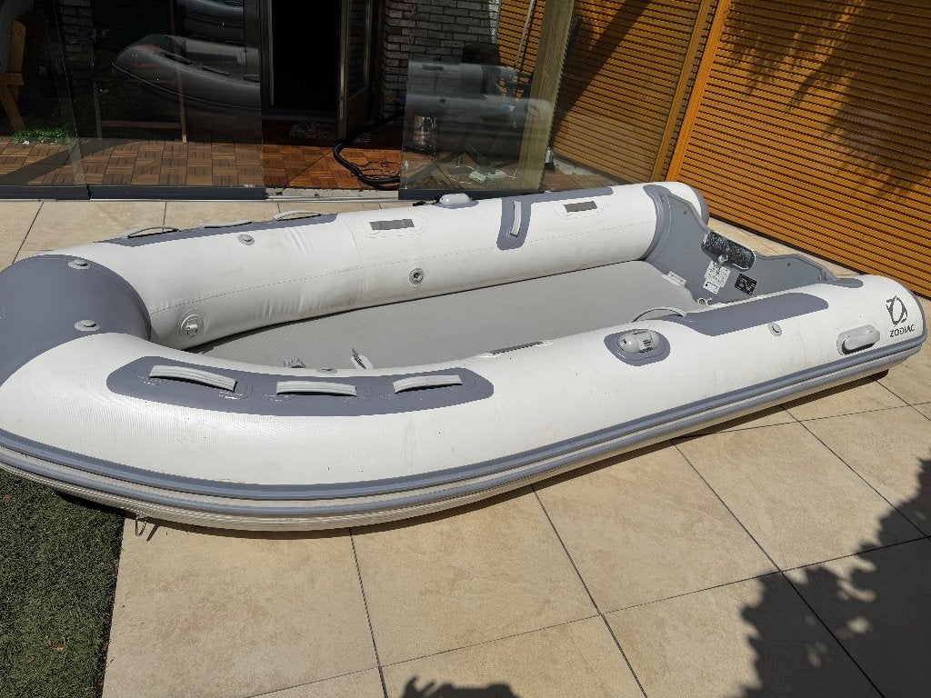 Zodiac 350 aero met 6pk Yamaha buitenboord motor, Watersport en Boten, Ophalen, Airdeck, 6 pk, Peddels