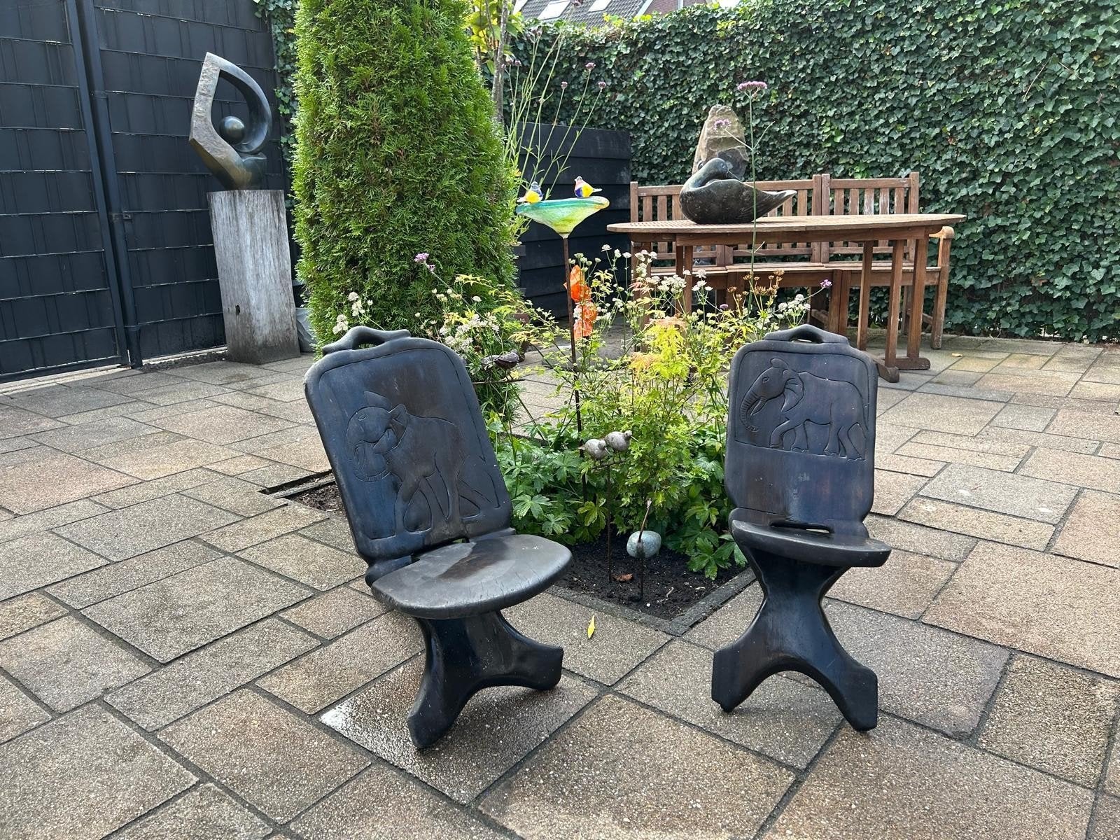 Set van 2 handgesneden Afrikaanse houten stoelen met olifant, Antiek en Kunst, Afrika, Overige typen, Ophalen, Hout