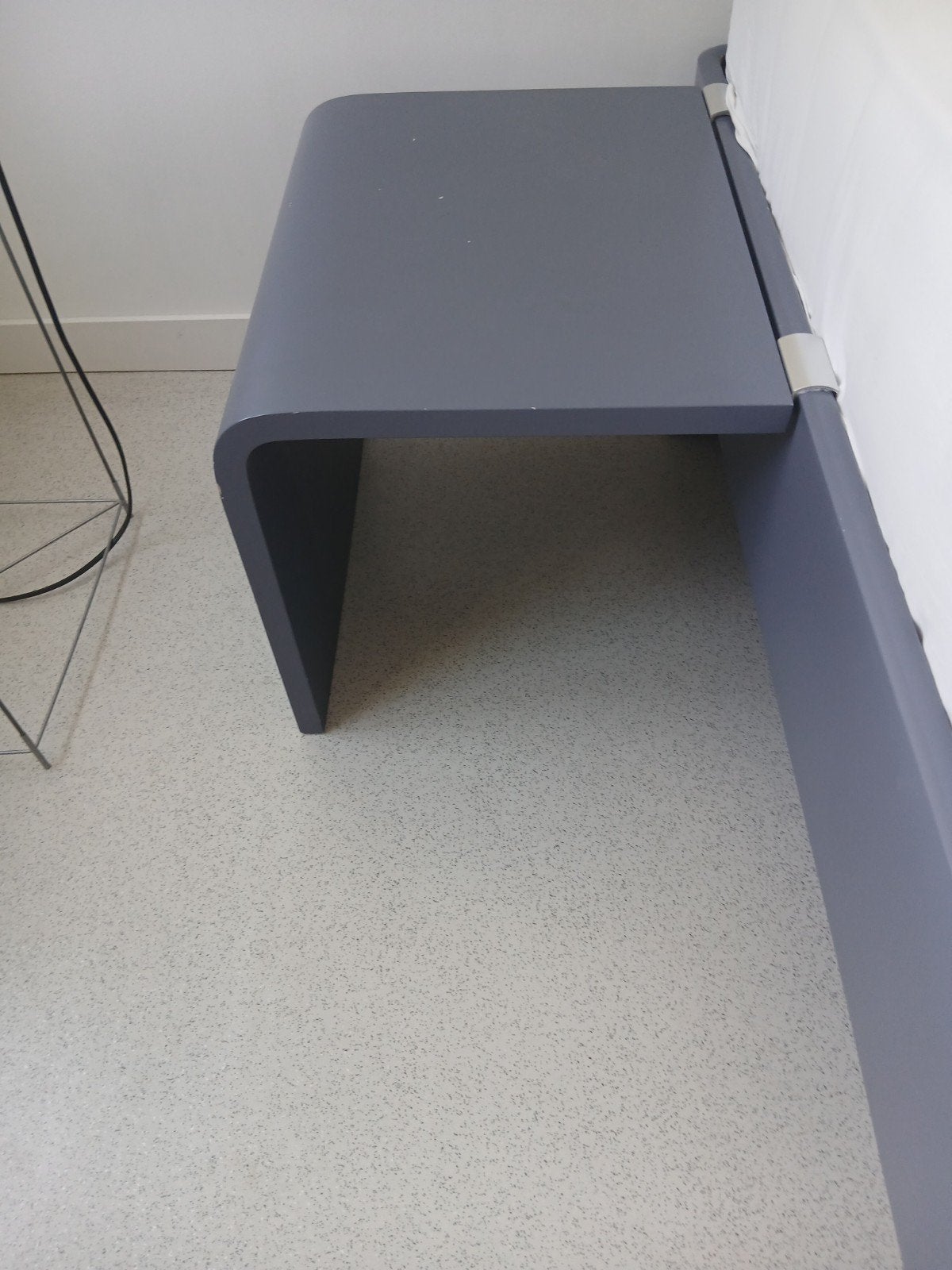 Auping nachttafeltje, bedhoogte en tafeltje 35 cm, Ophalen of Verzenden, Gebruikt