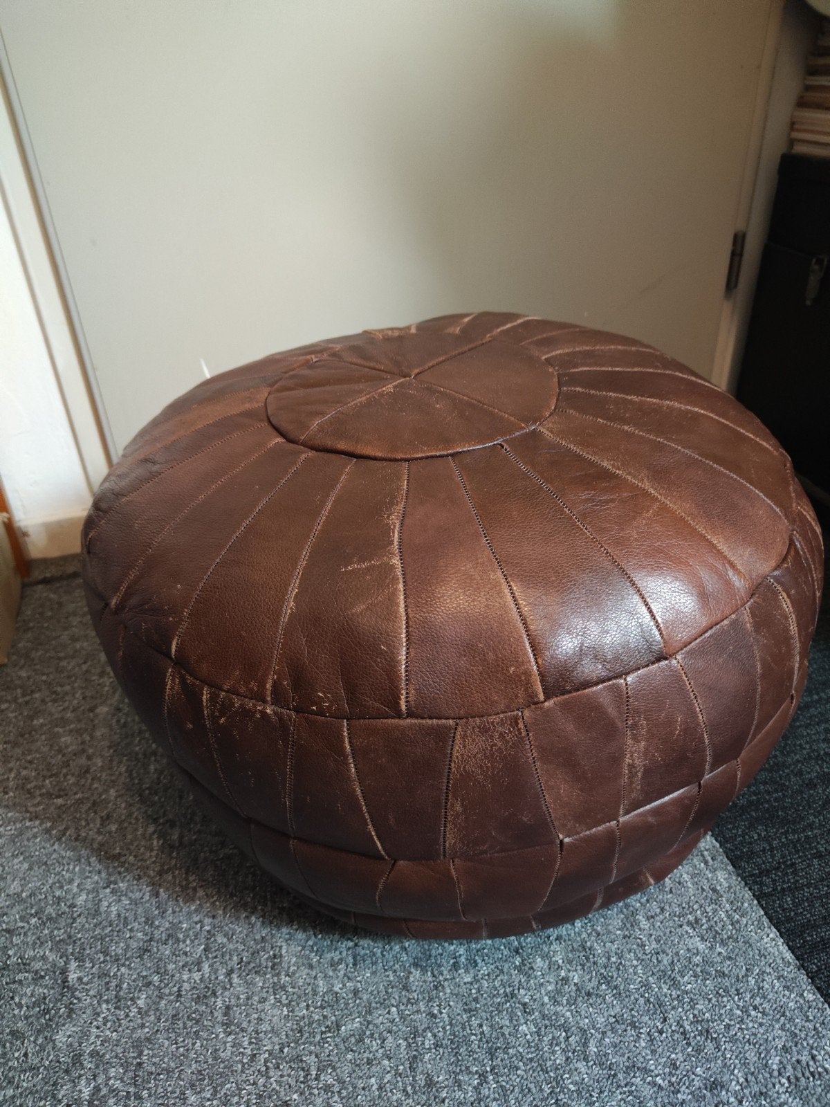 Vintage ronde poef van leer uit de jaren '70, Ophalen, Minder dan 50 cm, Gebruikt, Vintage, Jaren '70