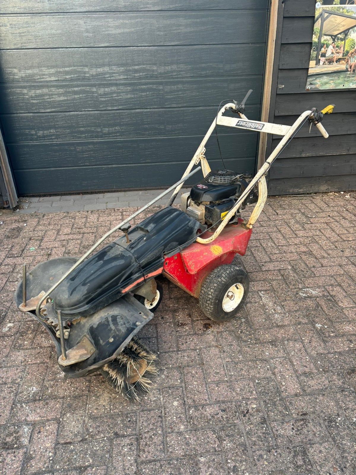 Tielburger veegmachine, Ophalen, Zo goed als nieuw