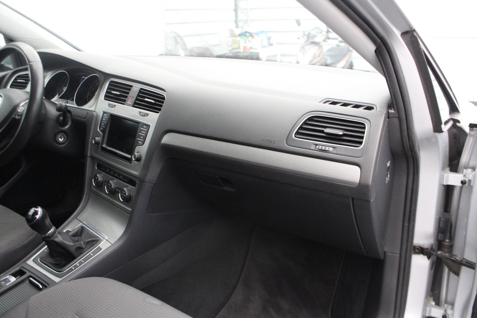 Foto 12 van Volkswagen Golf 1.0 TSI Comfortline keurige 5-deurs met klim