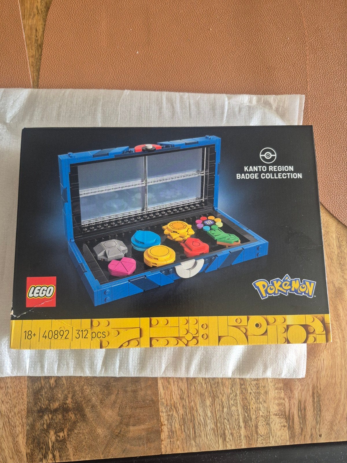 Lego 40892 Kanto Badge sealed maar doos beschadigd (Pokémon), Kinderen en Baby's, Speelgoed | Duplo en Lego, Ophalen of Verzenden