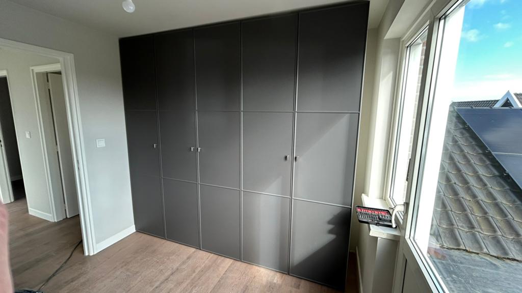 Z.g.a.n. Ikea Pax kledingkast B 2.50 x H 2.36, Huis en Inrichting, 200 cm of meer, Ikea Pax, Zo goed als nieuw, 200 cm of meer