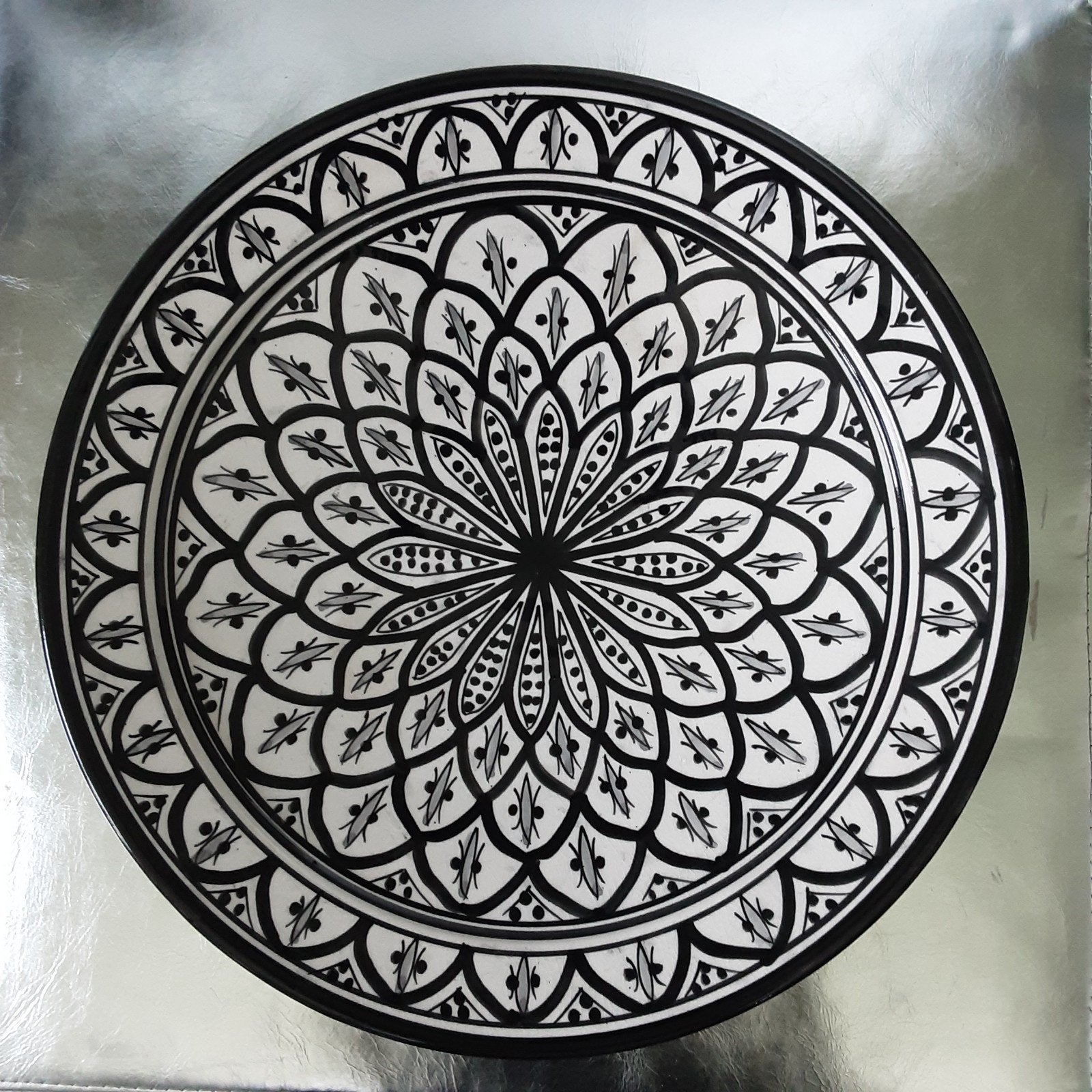 Marokkaanse grote zwart witte mandala schaal serveerschaal, Gebruikt, Schaal, Rond, Ophalen of Verzenden