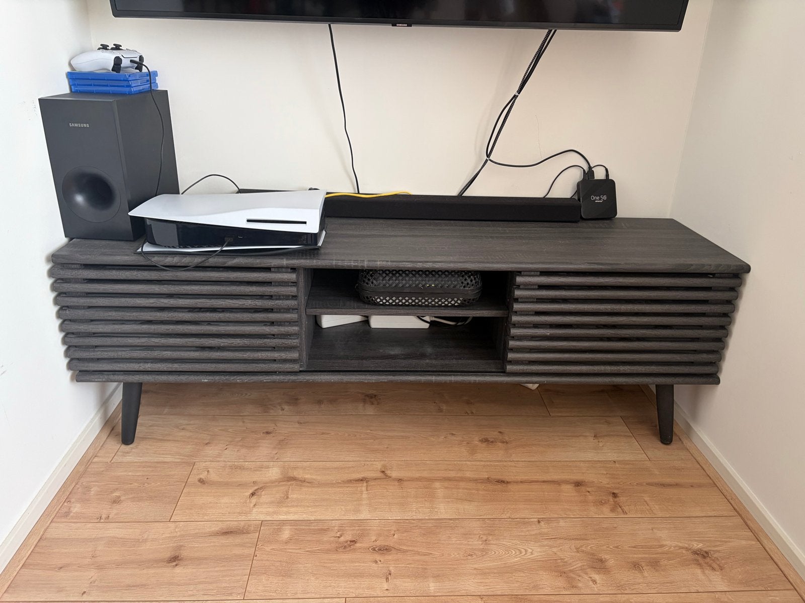 Modern tv-meubel met lattenfront - Zwart, Huis en Inrichting, Kasten | Televisiemeubels, Ophalen, Gebruikt, 100 tot 150 cm, Minder dan 100 cm