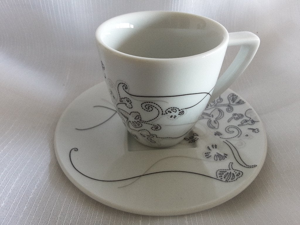 NESPRRESSO TASSE kopje en schoteltje, limited edition, Overige merken, Ophalen of Verzenden, Zo goed als nieuw, Overige stijlen