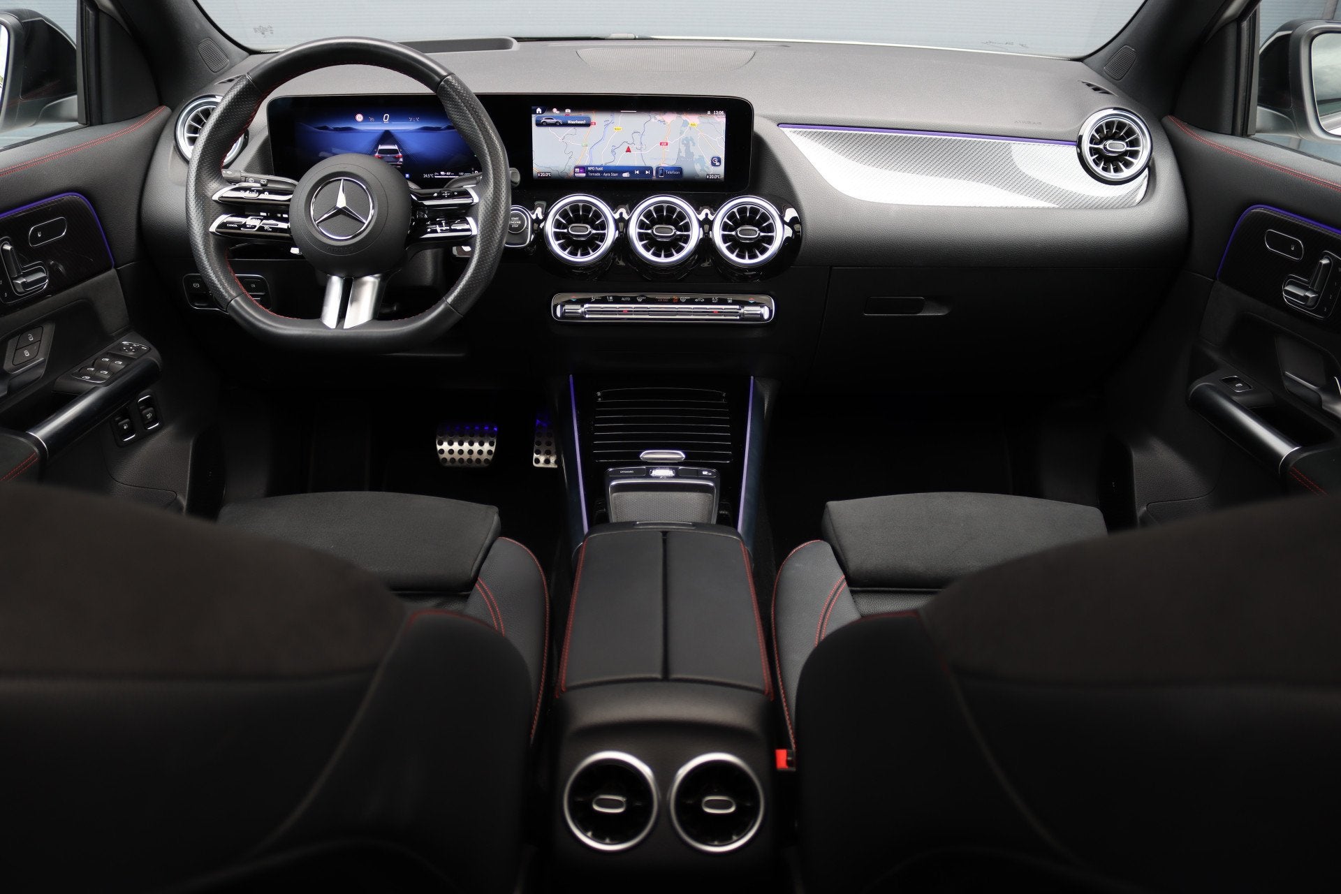 Mercedes-Benz GLA 250 e Star Edition AMG Line | Premium+ | M, Auto's, Dealer onderhouden, Gebruikt, Wit, Bedrijf