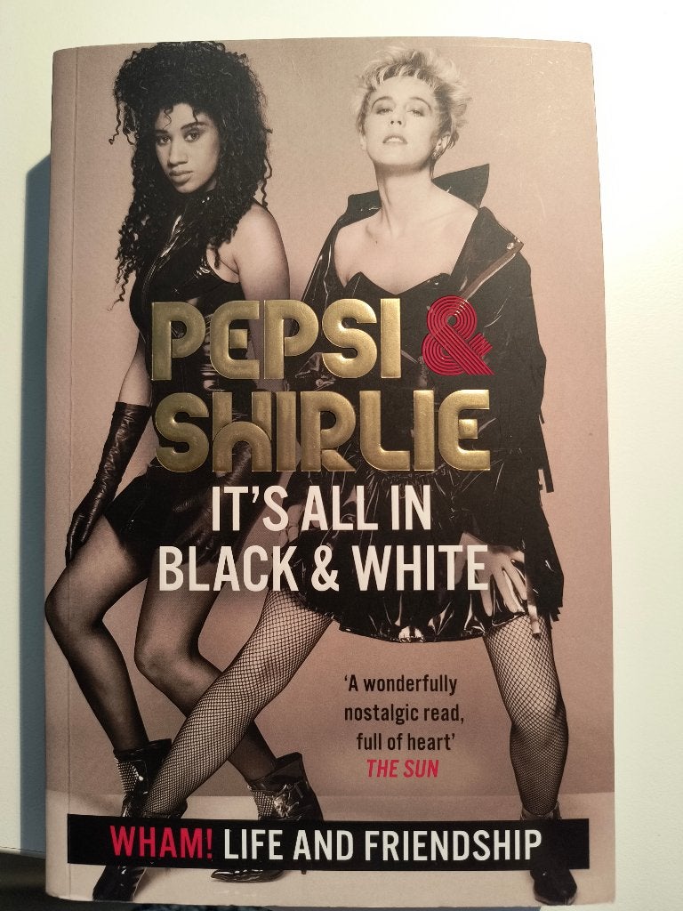 Boek: It's All In Black And White: Wham! - Pepsi & Shirlie, Artiest, Nieuw, Ophalen of Verzenden, Pepsi Demacque - Crockett & Shirlie Kemp