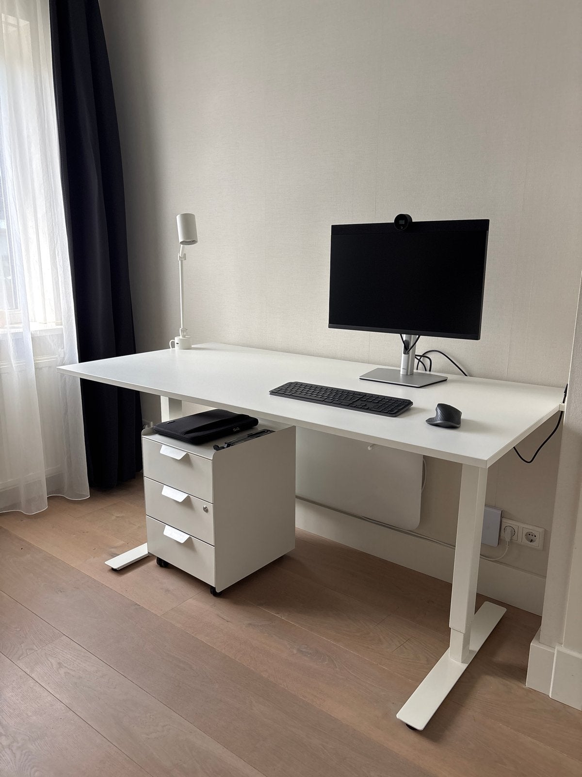 IKEA Trotten zit-sta bureau 160x80 - Handmatig verstelbaar, Huis en Inrichting, Ophalen, Zit-sta bureau, Spaanplaat of MDF, In hoogte verstelbaar