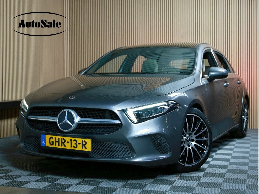 Mercedes-Benz A-Klasse 200 Business Solution AMG PANO MEMORY, Gebruikt, Euro 6, 4 cilinders, Leder