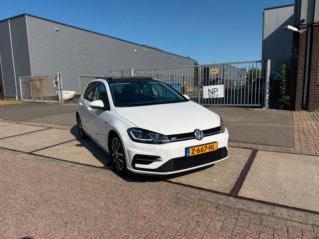 Volkswagen Golf 1.5 TSI DSG R-Line/ACC/CarPlay/LED/Keyless, Stof, 1498 cc, 4 cilinders, 150 pk
