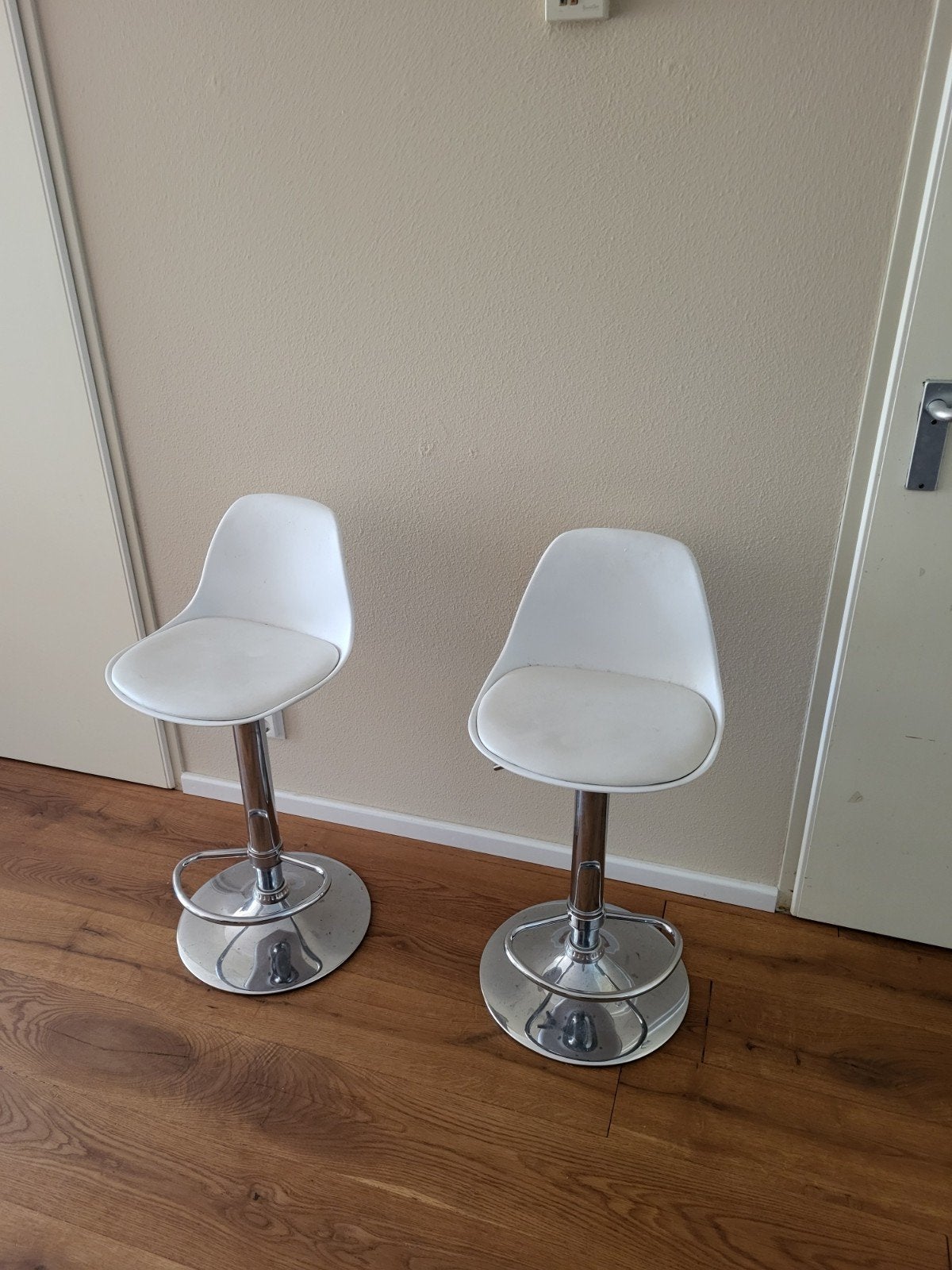 Twee barkrukken, Huis en Inrichting, Barkrukken, 2 krukken, Ophalen, 60 tot 90 cm