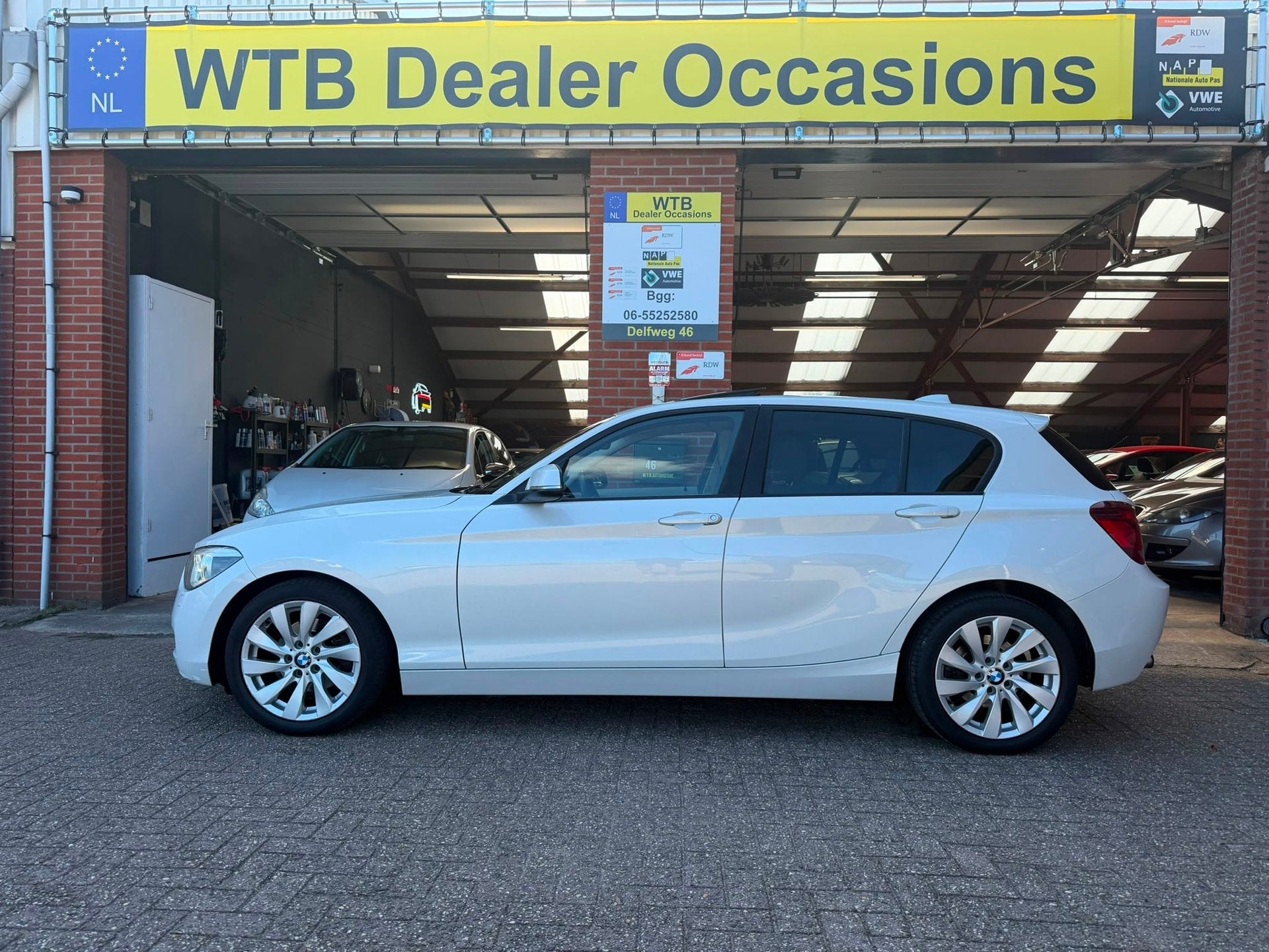 BMW 1-serie 118i LIMITED Edition Autom., Navi, Leder, S-dak, Auto's, BMW, Euro 5, Achterwielaandrijving, Gebruikt, 4 cilinders