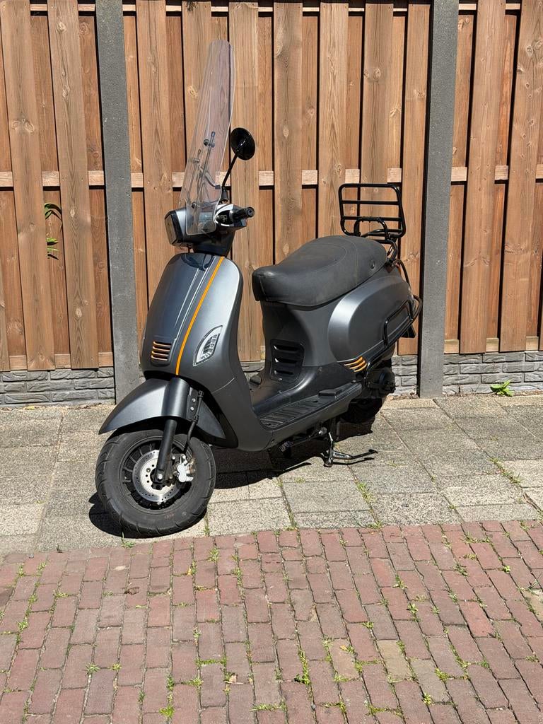 scooter met lage km stand(agm, la souris, btc riva,riva lux), Ophalen of Verzenden, Gebruikt