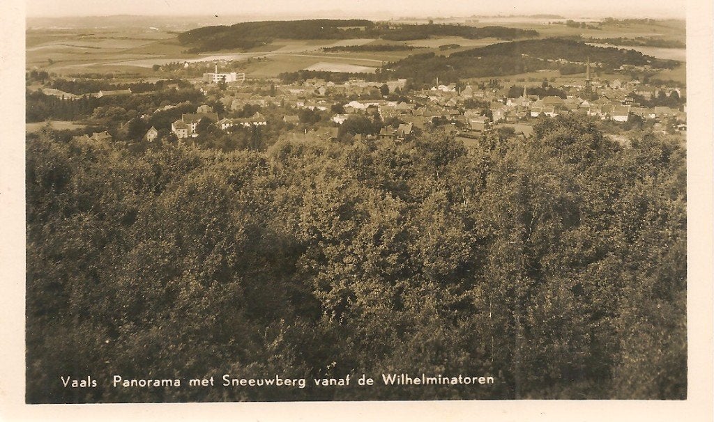 Vaals Panorama met Sneeuwberg vanaf de Wilhelminatoren., Ophalen of Verzenden, 1940 tot 1960, Ongelopen, Limburg