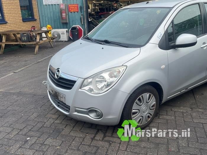 Aandrijfas links-voor van een Opel Agila