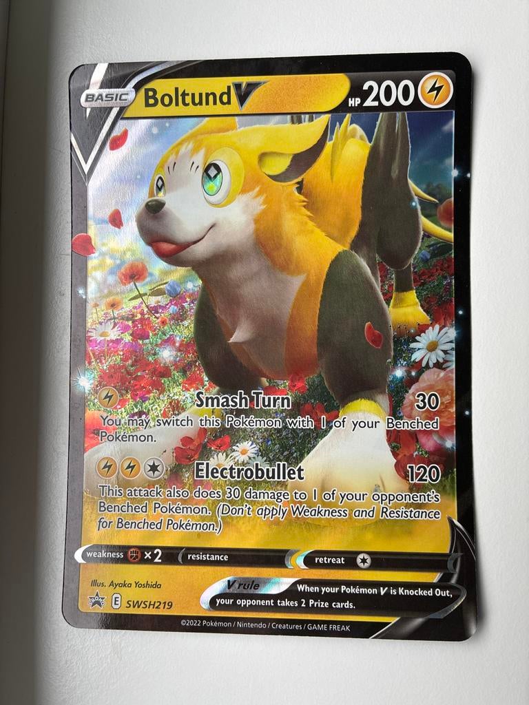 Mega Pokémon Kaart Boltund V SWSH219 - Zo goed als nieuw, Hobby en Vrije tijd, Verzamelkaartspellen | Pokémon, Ophalen of Verzenden
