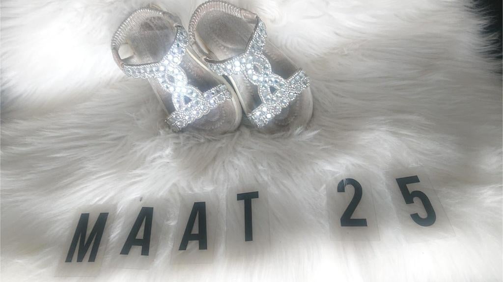 Sandalen glitter grijs maat 25, Gebruikt, Meisje, Schoenen, Ophalen of Verzenden