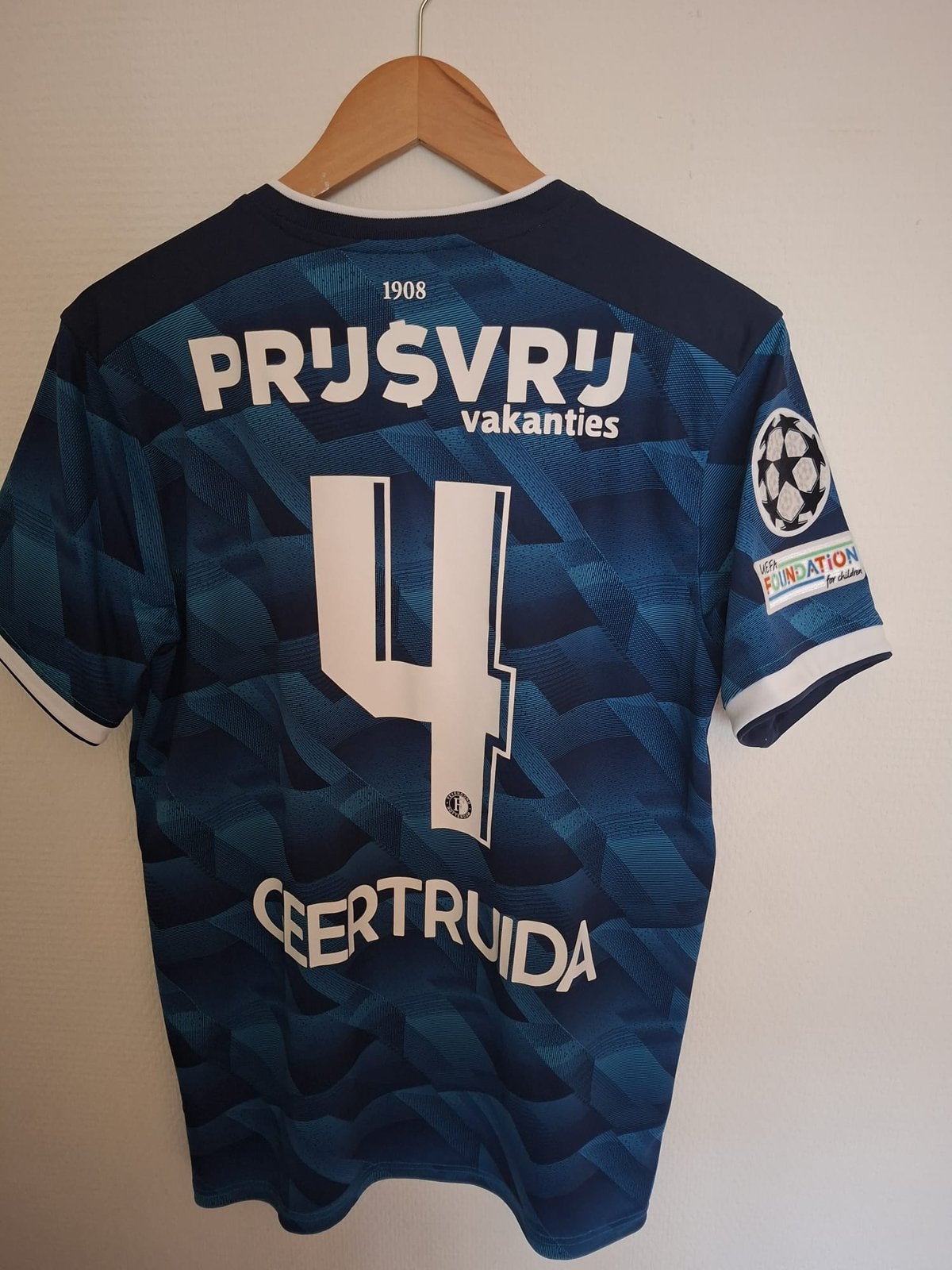 Feyenoord uitshirt 23/24 met Geertruida bedrukking, Verzamelen, Sportartikelen en Voetbal, Ophalen of Verzenden, Zo goed als nieuw