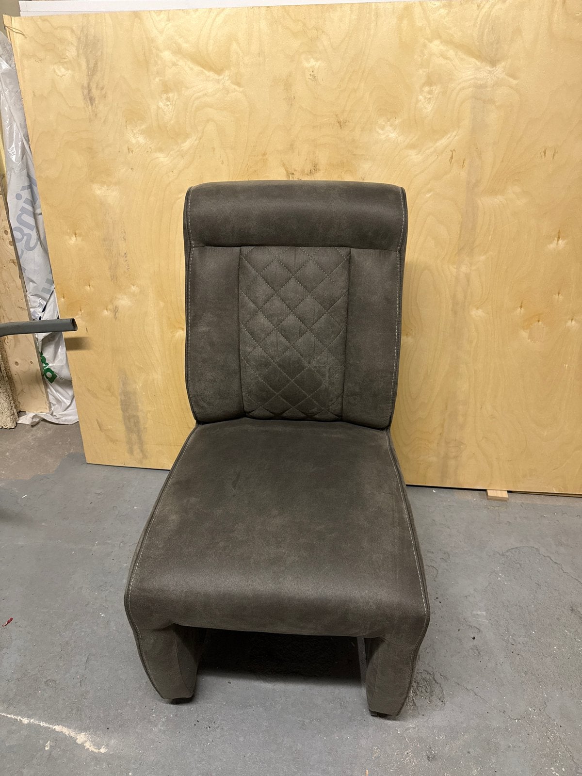 4 eetkamerstoelen - Grijs vegan leder, Huis en Inrichting, Stoelen, Gebruikt, Vier, Stof, Grijs, Ophalen
