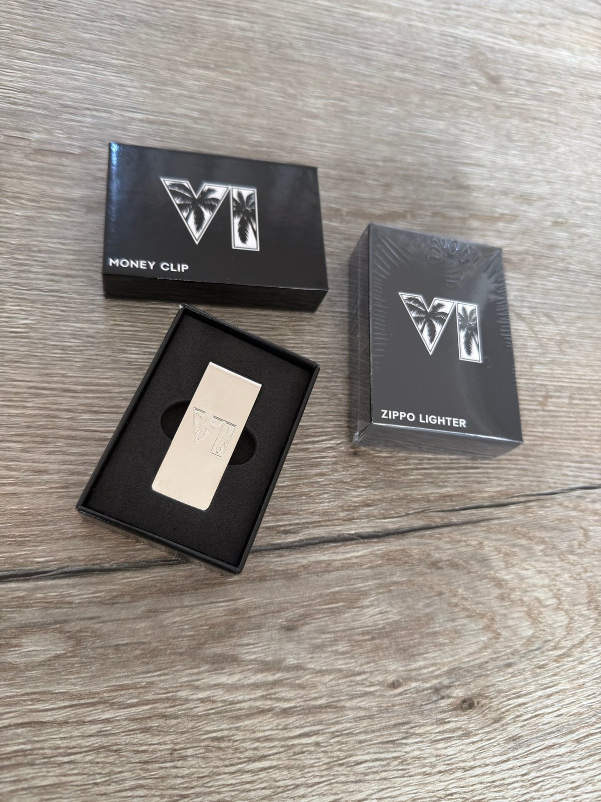 Grand Theft Auto VI (GTA 6) Vice City Money Clip & Zippo, Spelcomputers en Games, Ophalen of Verzenden, Nieuw