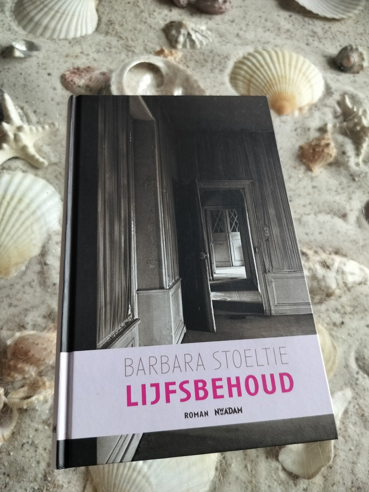 Barbara Stoeltie - Lijfsbehoud - Hardcover, B. Stoeltie, Ophalen of Verzenden, Zo goed als nieuw