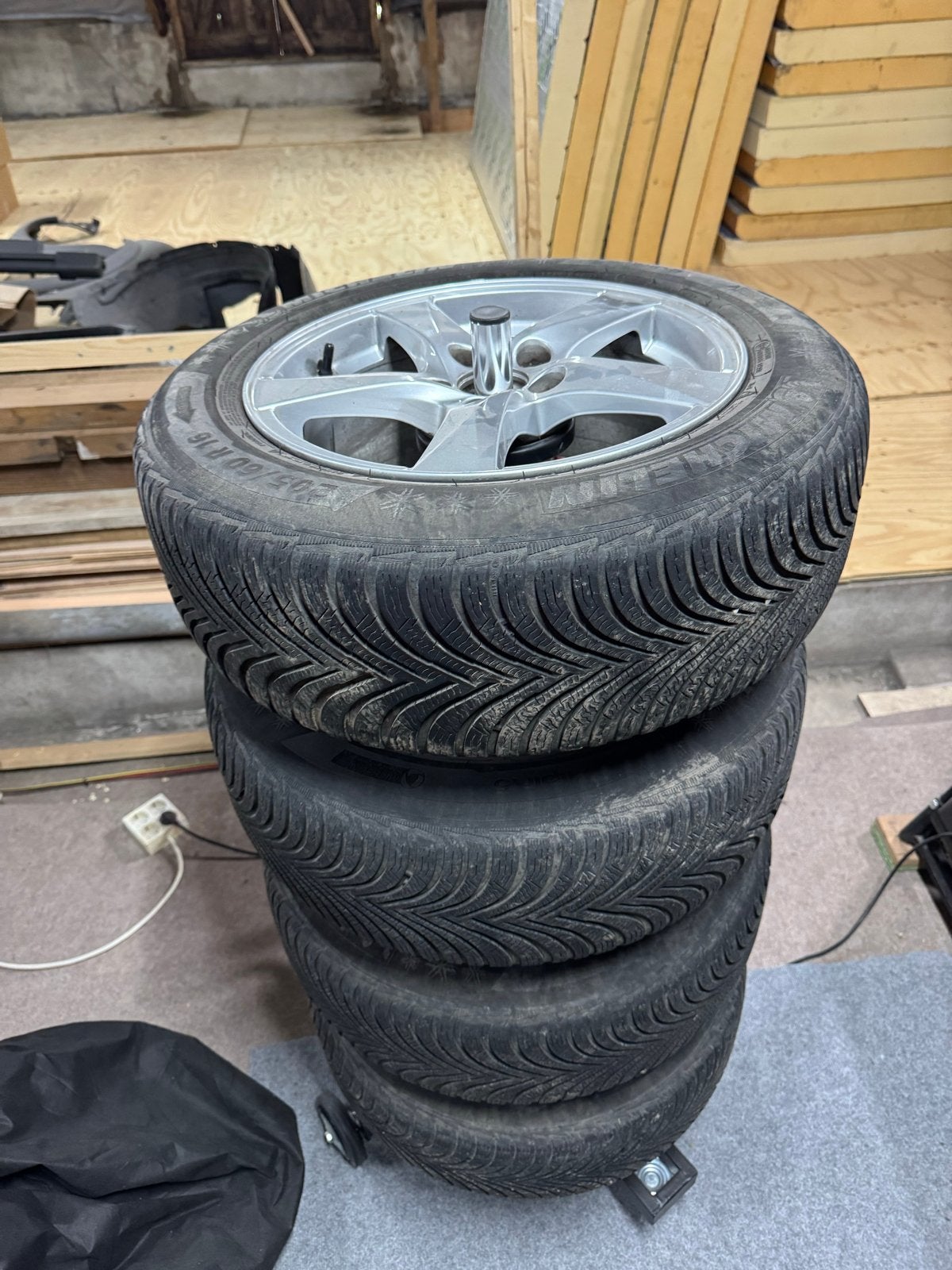 Volvo 16 inch velgen met winterbanden, Ophalen, Gebruikt, 16 inch, Banden en Velgen