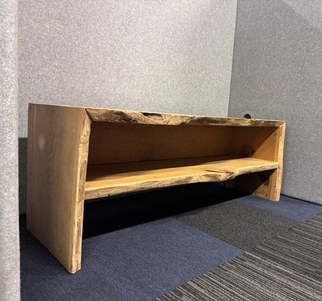 Foto 2 van Houten tafel / salontafel/ TV kast 130x46xH50 cm, 1 st