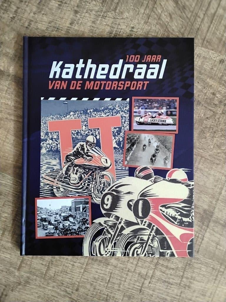 Vol sticker boek 100 jaar tt assen, Ophalen of Verzenden, Nieuw, Motoren