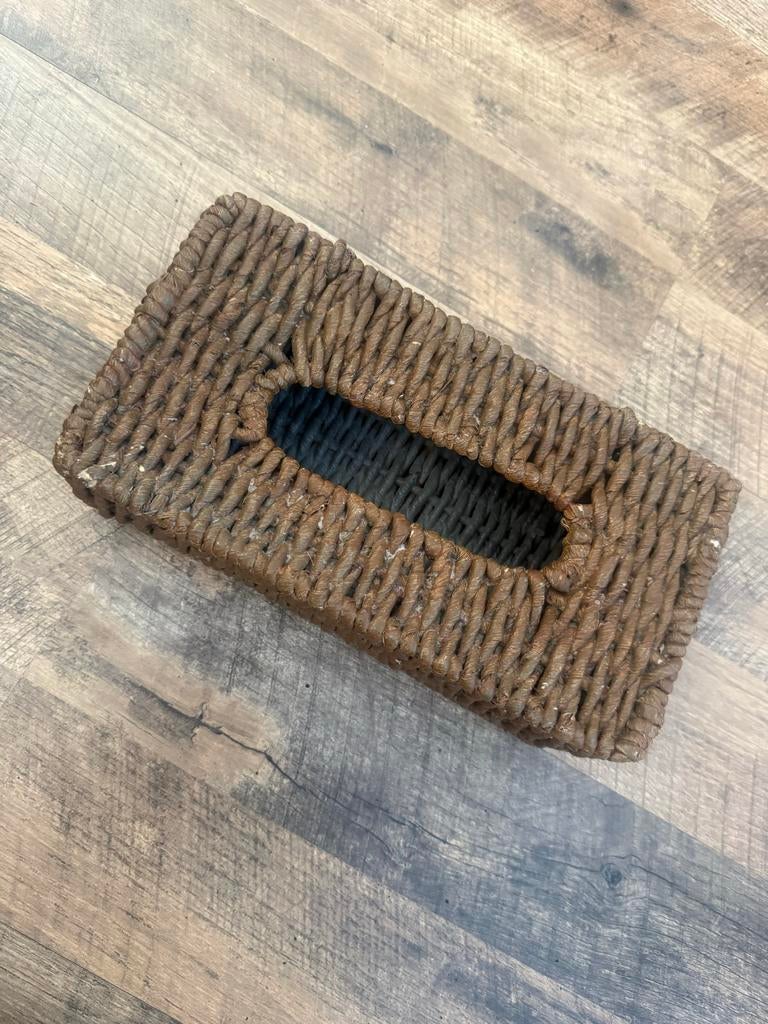 Gevlochten rieten tissueboxhouder, Huis en Inrichting, Woonaccessoires | Schalen en Manden, Ophalen of Verzenden, Gebruikt