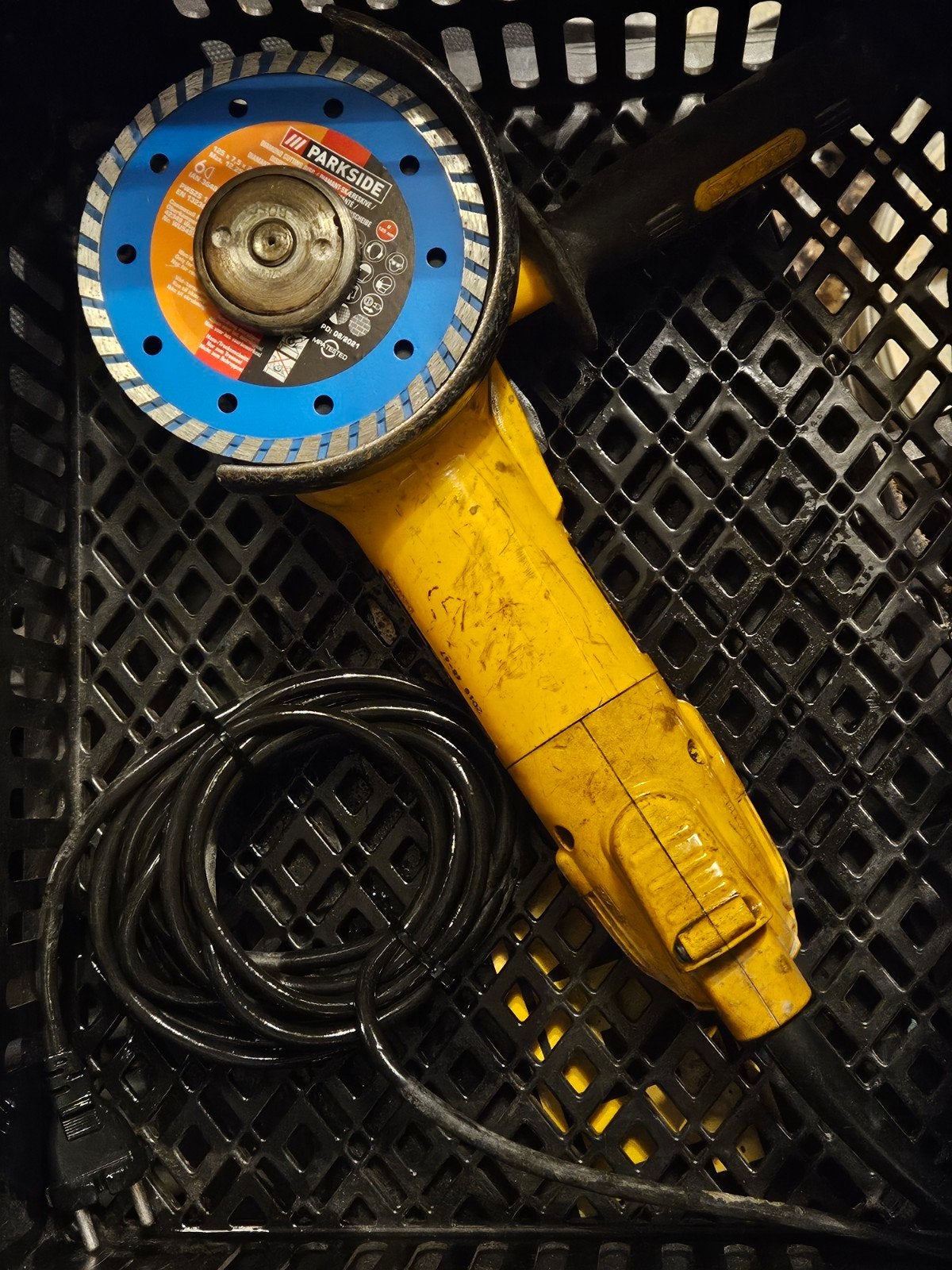 zo goed als nieuw dewalt 1400 watt € 70., Doe-het-zelf en Verbouw, Gereedschap | Slijpmachines, Ophalen of Verzenden, Zo goed als nieuw
